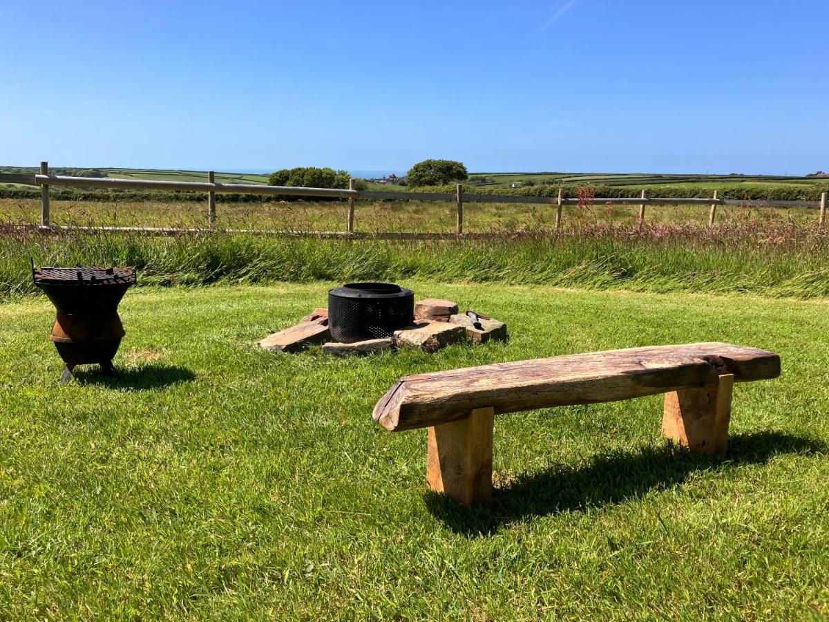 הארטלנד Shepherds Hut In A Private Meadow With Sea Views מראה חיצוני תמונה