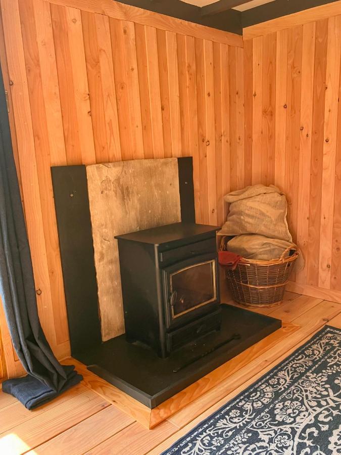 הארטלנד Shepherds Hut In A Private Meadow With Sea Views מראה חיצוני תמונה